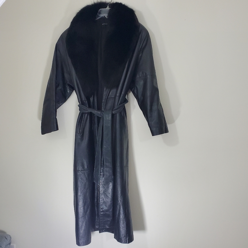 Elegant Black Leather Coat with Fox Fur Collar and Belt, Size Medium